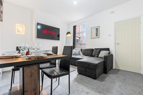 Leicester Central 4BR Home - Garden - Sleeps 10 – khách sạn tại Westcotes