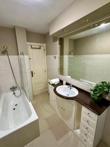 Old town city center 110m By Sleep in Bilbao, Bilbao (Foto 10)