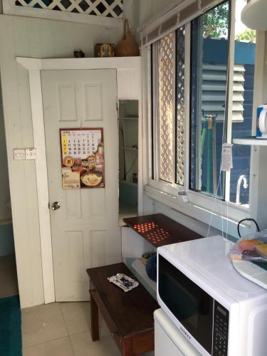 ห้องครัว, Cosy Hut in เซนต์ จอร์จ
