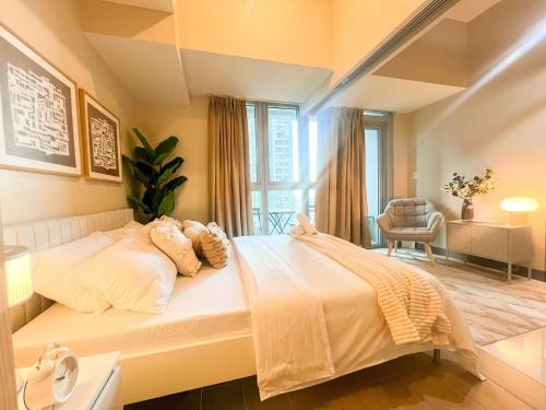 Prime 1BR Condo in the Heart of BGC #upt12j, Manila