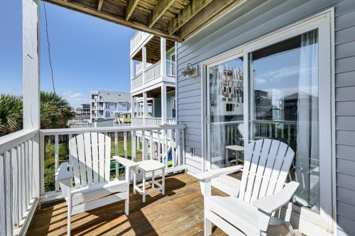 Carolina Beach Condo with Deck Steps to Shore! - image 12