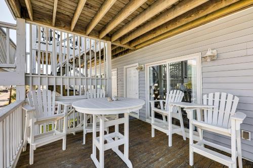 Carolina Beach Condo with Deck Steps to Shore! - image 14