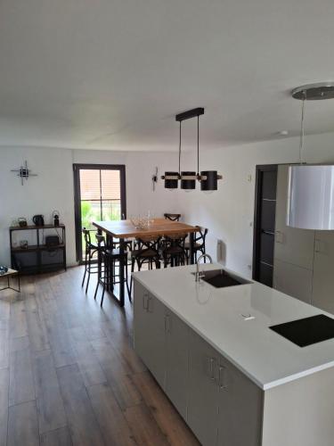 クロウジ La Maison d'a Cote Chambre 4 3つ星 ホテル ロビー