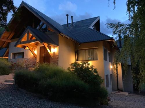 Futa Hue, Chalet Exclusivo Para 10 Pool Parrilla Jardín Y Espectacular Vista Al Cerro Otto