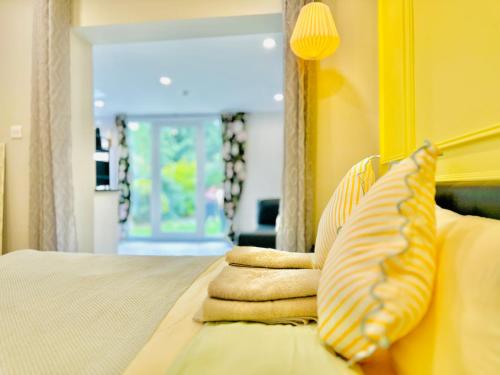 77&Co-Guesthouse By Bexleyheath station - image 10