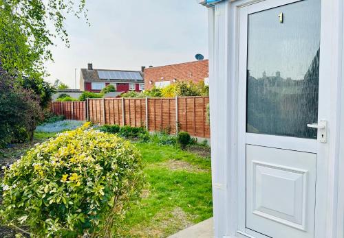77&Co-Guesthouse By Bexleyheath station - image 14