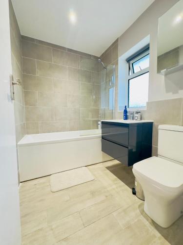 77&Co-Guesthouse By Bexleyheath station - image 6