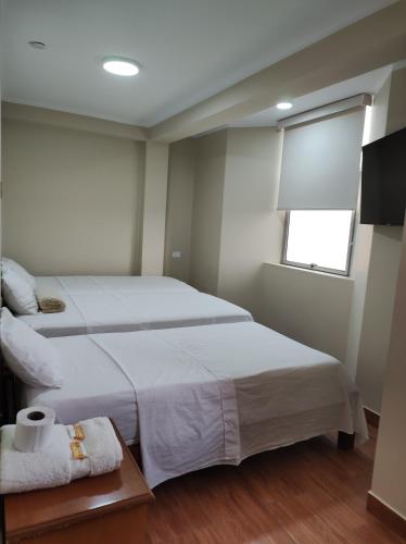 1 double bed, 1 twin bed
