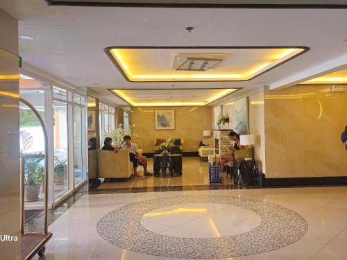 V Cozy Unit in Mines View Park