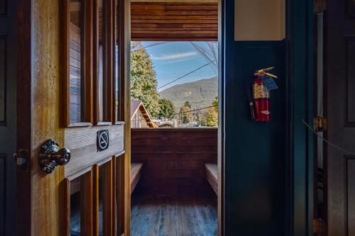 Historic Hotel Packwood - image 12