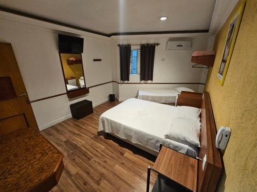 2 twin beds