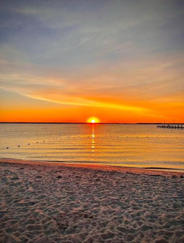 Hidden Gem 2 Bedroom 2 bathroom steps to the sand!