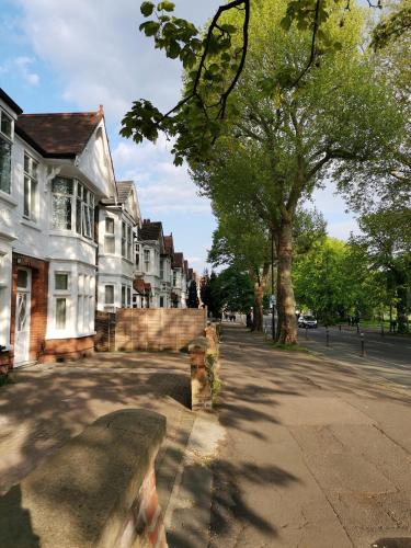 Ax 1 Bed and Breakfast, London