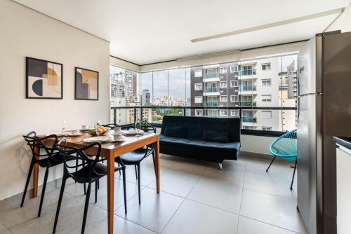 BHaus Vila Olímpia VN Casa do Ator Faria Lima - Grand Apartment 41m2 - 1 Quarto com Varanda - Cama Queen - 12o andar - Vaga de Garagem - Academia - Lavanderia - Piscina - Acomoda 2 adultos e 2 crianças - cs7, San Paolo