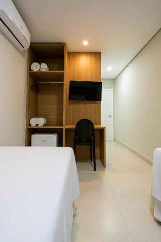 Large Single Room image 5