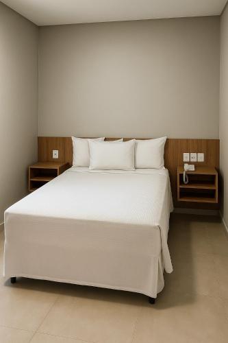 Large Single Room image 3