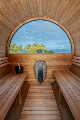 Waterfront 'Tupelo' with Sauna on Primrose Point in Primrose Sands