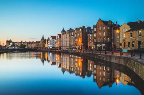 Comfy 2BR Flat - Free Parking - Near City Centre, Edinburgh (fotografie 10)