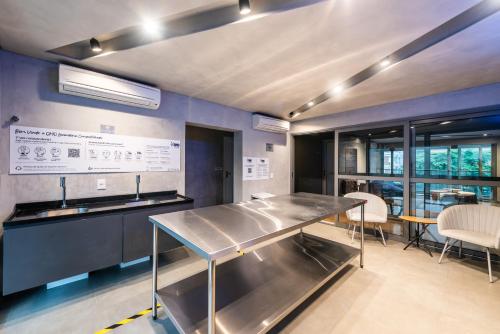 BHaus VN Oscar Freire - Studio compacto 20m2 Silencioso com Varanda - Vista Jardins 17o andar - Coworking - Locker - Minimercado - Academia - Lavanderia - Ao lado do Metrô - Estacionamento pago no prédio - OF8, São Paulo (zdjęcie 10)