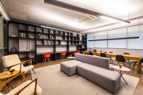 BHaus VN Oscar Freire - Studio compacto 20m2 Silencioso com Varanda - Vista Jardins 17o andar - Coworking - Locker - Minimercado - Academia - Lavanderia - Ao lado do Metrô - Estacionamento pago no prédio - OF8, São Paulo (zdjęcie 6)