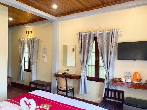 Deluxe Double Room image 2