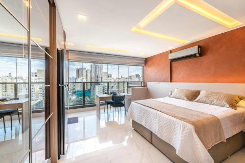 BHaus Itaim DSG - Studio Deluxe com Vista Incrível 13o andar - Cama Queen - Próximo ao Parque Ibirapuera - Lavanderia Omo - Academia - Coworking - Mini mercado - Piscina no Rooftop com Vista Panorâmica, São Paulo