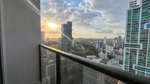 Apartment with city views in Financial District - image 4