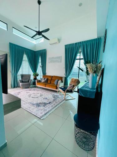 บ้านเดี่ยว 3 ห้องนอน 2 ห้องน้ำส่วนตัว ขนาด  ตร.ม. – ดูเรียน ตุงกัล (LNZ POOL HOMESTAY MELAKA) in ดูเรียน ตุงกัล