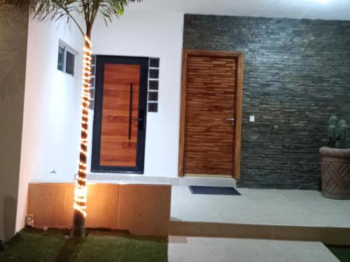 Casita con casa club in El Centenario