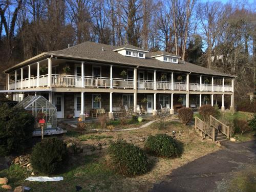 Calhoun House Inn & Suites