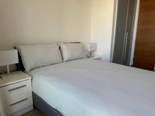 Luxury One bedroom apartment in Paddington with Concierge and Security, London (photo 2)