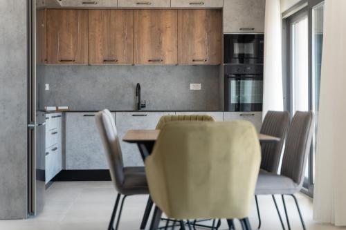 Three-Bedroom Apartment with Sea View image 10
