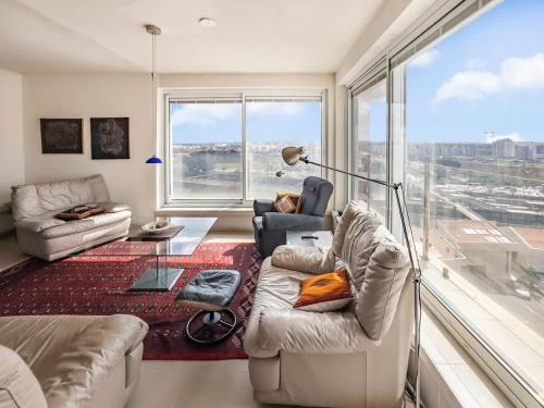 Dreamy Hilltop Grand Apartment in Herzliya City Center