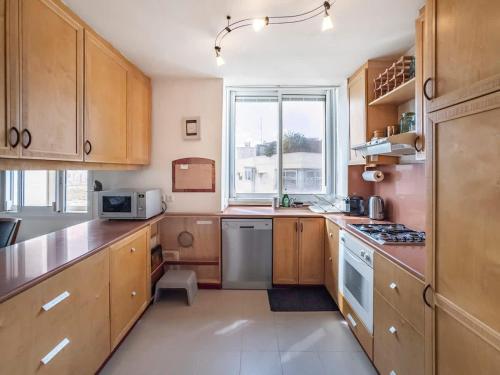 Dreamy Hilltop Grand Apartment in Herzliya City Center