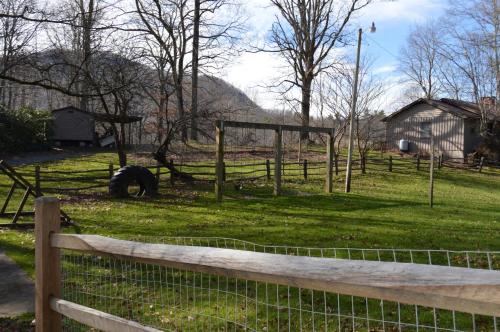 Linville Falls Campground, RV Park, and Cabins in Linville Falls, USA