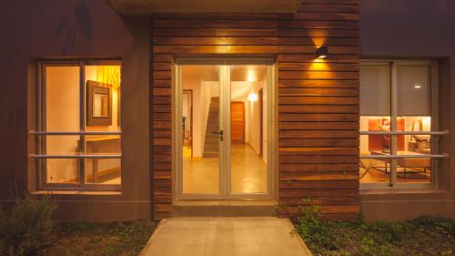 출입구, Amalinas Hotel in 마치