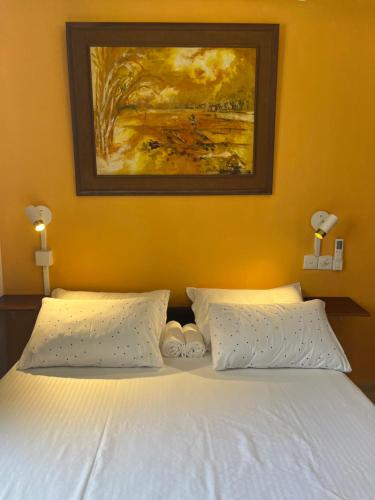 Cosy Central Colombo Suite - image 4