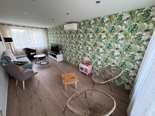 Le Relais de la Fontaine & Jacuzzi in Lonny