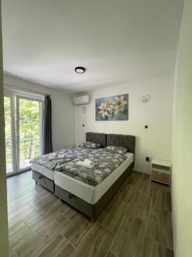3 twin beds
