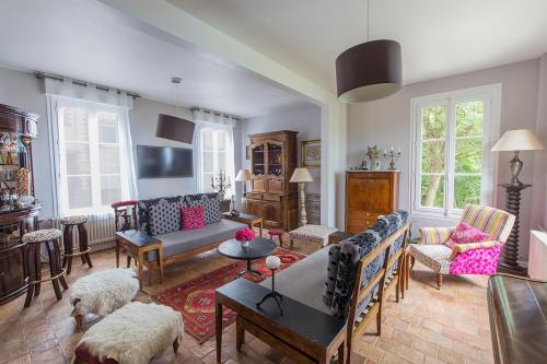 Waterfront family property gîte à louer Les Coconneries