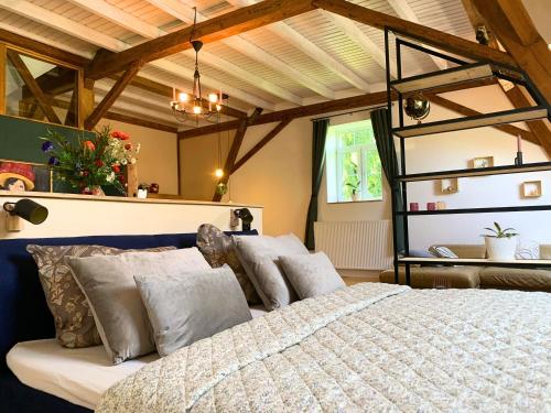 Stilvoll eingerichtetes Studio in historischem Bauernhaus, voll ausgestattet inmitten der Natur auf 75 qm in Waldshut-Tiengen, Deutschland