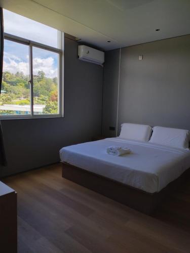 Grace Hotel - image 2