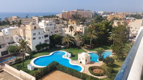Vistas al mar, balcon, piscina y a 2min de la playa