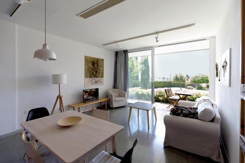 Facilities, Art by PraXis in Pendakomo