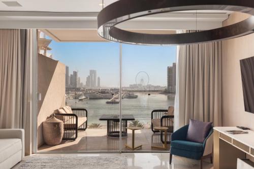 Sea View 2BDR Apartment, Pool and Beach Access, Dubai (Foto 8)