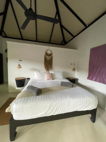Jade cottages thumbnail 3