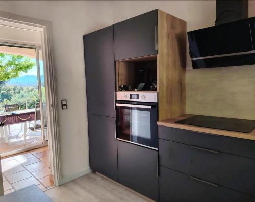 Villa accueillante avec piscine a La Croix-Valmer in 拉克魯瓦瓦爾默