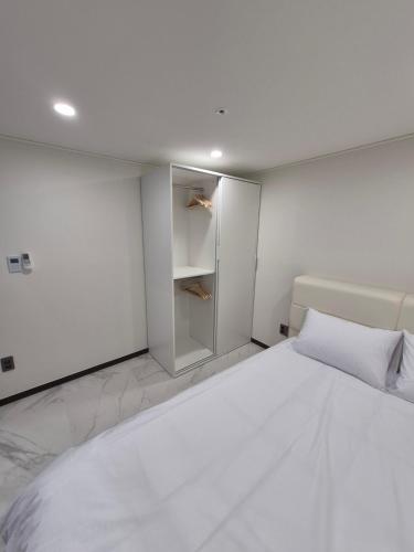 Comfortable house, new building, Dongdaemun History & Culture Park Station, Seoul (photo 7)