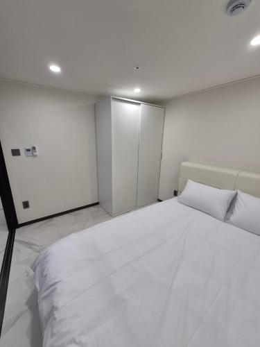 Comfortable house, new building, Dongdaemun History & Culture Park Station, Seoul (photo 6)