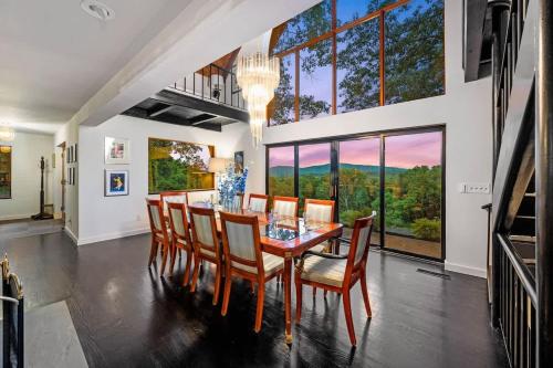 Catskill Estate epic views hot tub in 金斯頓